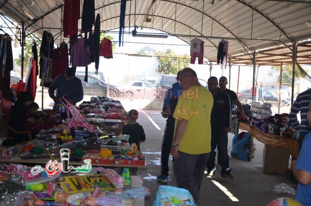  كفرقاسم  :ازدحام مروري وبشري بعد عودة الحياة من جديد لسوق السبت والوفود تتوافد من الوسط اليهودي